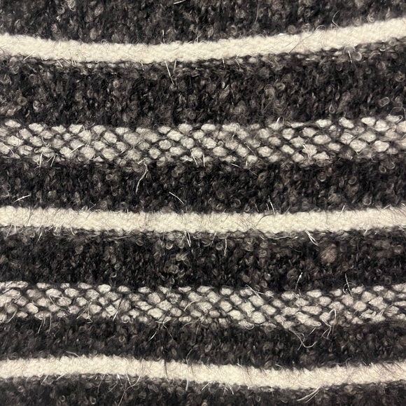 Striped wool vest with silver tinsel details. - Picture 3 of 3
